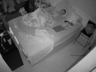 voyeurcam-julmodels-whitebed-2