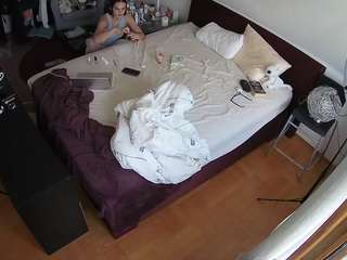 voyeurcam-julmodels-whitebed-2's CamSoda show and profile