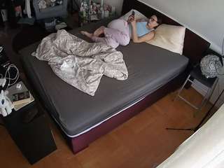 voyeurcam-julmodels-whitebed-2