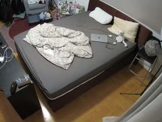 voyeurcam-julmodels-whitebed-2