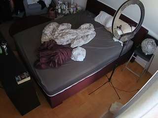 voyeurcam-julmodels-whitebed-2