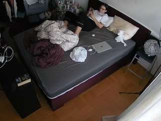 voyeurcam-julmodels-whitebed-2