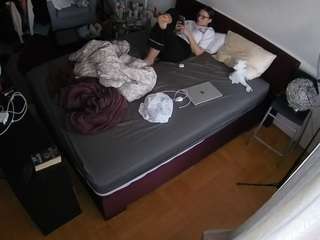 voyeurcam-julmodels-whitebed-2