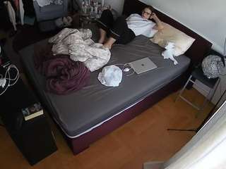 voyeurcam-julmodels-whitebed-2