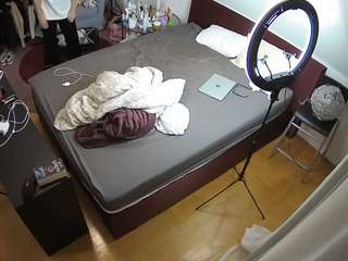 voyeurcam-julmodels-whitebed-2
