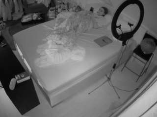 voyeurcam-julmodels-whitebed-2 webcam