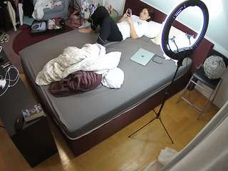 voyeurcam-julmodels-whitebed-2 webcam
