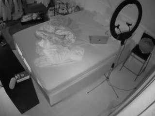 voyeurcam-julmodels-whitebed-2