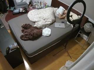 voyeurcam-julmodels-whitebed-2's CamSoda show and profile