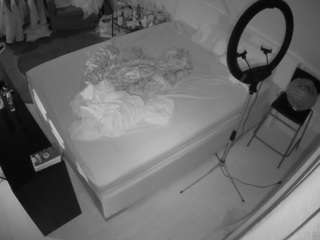 voyeurcam-julmodels-whitebed-2 webcam