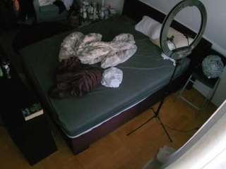 voyeurcam-julmodels-whitebed-2 webcam