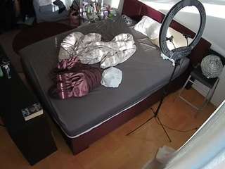 voyeurcam-julmodels-whitebed-2 webcam