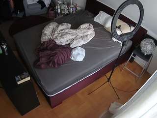 voyeurcam-julmodels-whitebed-2 webcam