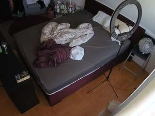 voyeurcam-julmodels-whitebed-2 webcam