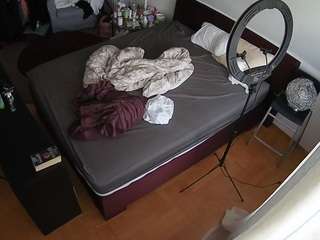 voyeurcam-julmodels-whitebed-2