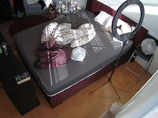 voyeurcam-julmodels-whitebed-2