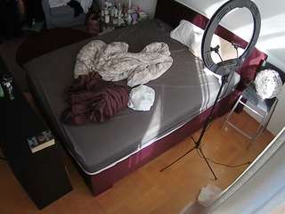 voyeurcam-julmodels-whitebed-2 webcam
