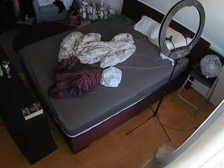 voyeurcam-julmodels-whitebed-2