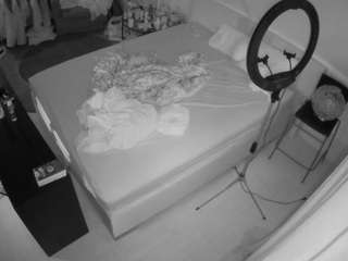 voyeurcam-julmodels-whitebed-2 webcam