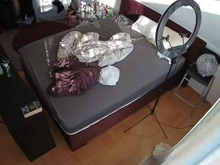 voyeurcam-julmodels-whitebed-2