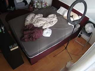 voyeurcam-julmodels-whitebed-2