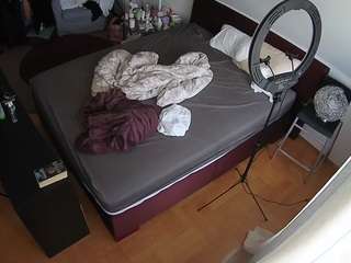voyeurcam-julmodels-whitebed-2