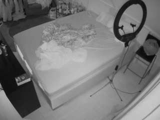 voyeurcam-julmodels-whitebed-2 - Live HD Webcam