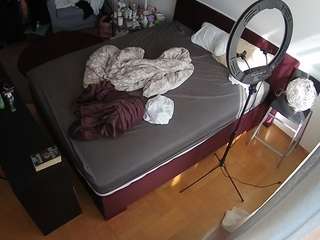 voyeurcam-julmodels-whitebed-2