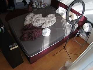 voyeurcam-julmodels-whitebed-2