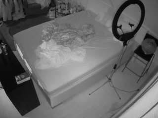voyeurcam-julmodels-whitebed-2 webcam