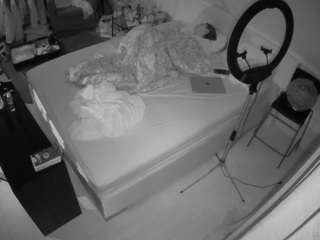 voyeurcam-julmodels-whitebed-2 webcam