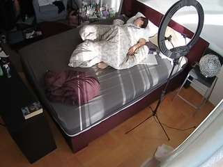voyeurcam-julmodels-whitebed-2 webcam