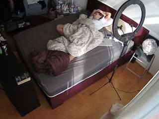 voyeurcam-julmodels-whitebed-2 webcam