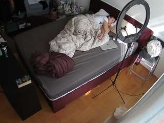 voyeurcam-julmodels-whitebed-2