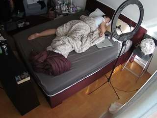voyeurcam-julmodels-whitebed-2 webcam