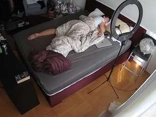 voyeurcam-julmodels-whitebed-2 webcam