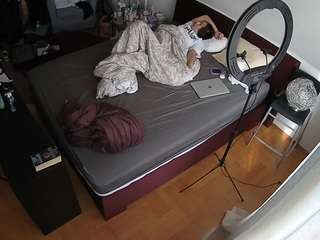 voyeurcam-julmodels-whitebed-2 webcam