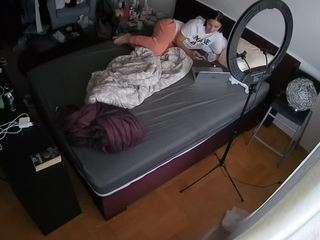 voyeurcam-julmodels-whitebed-2 webcam