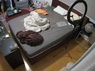 voyeurcam-julmodels-whitebed-2 webcam