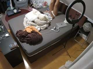 voyeurcam-julmodels-whitebed-2 webcam