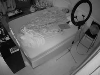 voyeurcam-julmodels-whitebed-2's CamSoda show and profile