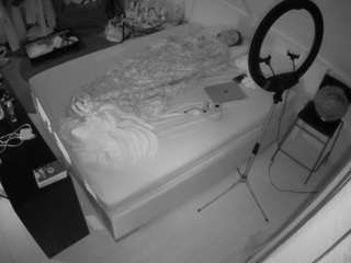 voyeurcam-julmodels-whitebed-2 webcam
