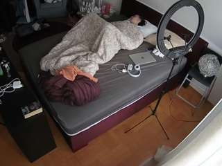 voyeurcam-julmodels-whitebed-2 webcam
