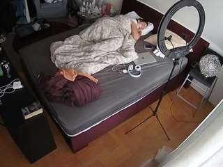 voyeurcam-julmodels-whitebed-2