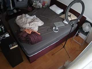 voyeurcam-julmodels-whitebed-2 webcam