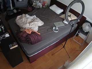 voyeurcam-julmodels-whitebed-2 webcam