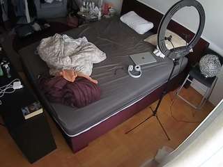 voyeurcam-julmodels-whitebed-2 webcam