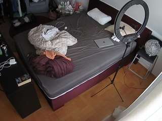 voyeurcam-julmodels-whitebed-2 webcam