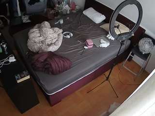 voyeurcam-julmodels-whitebed-2