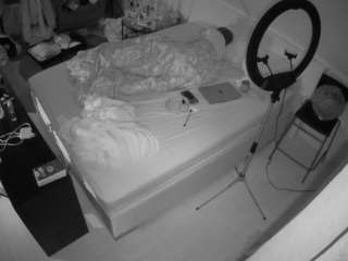 voyeurcam-julmodels-whitebed-2 webcam